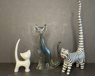 Cat figurines - Vintage porcelain ring holder, Abraham Palatnik lucite cat, Folk art cat,