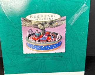 Hallmark miniature tree base