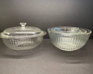 Pyrex scalloped bowls