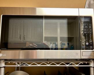 QUALITY LG MICROWAVE.