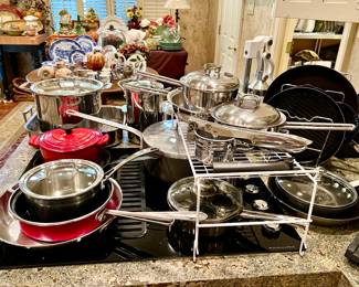 CHEF'S KITCHEN. GREAT COOKWARE