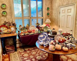 TO THE BREAKFAST ROOM!