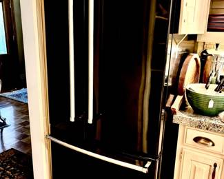 KITCHEN AID BLACK & STAINLESS STEEL FRENCH DOOR REFRIGERATOR. RETAILS FOR $2600!! NOT OUR PRICE.