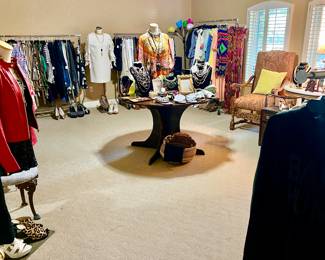 LARGE WOMEN'S BOUTIQUE WITH TORY BURCH, GIANNI BINNI, ELLEN TRACY, HALSTON, BANANA REPUBLIC, GAP. MULTIPLE SIZES.