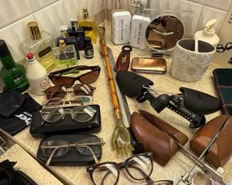 Fragrances, bathroom accessories