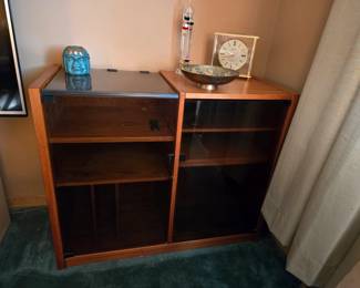 Stereo cabinet