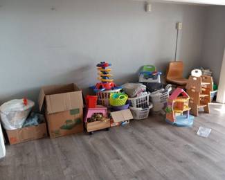 Large Lot Of Children's Furniture, Toys And Supplies
