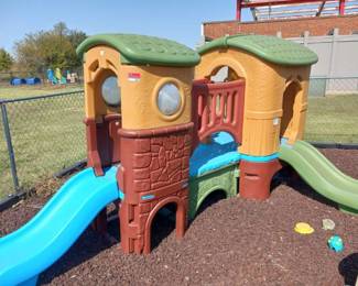 Step 2 Outdoor Plastic Play Structure With 2 Towers