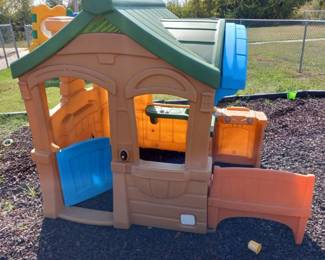 Step 2 Children's Playhouse With Kitchen