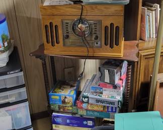 Crosley stereo with CD player