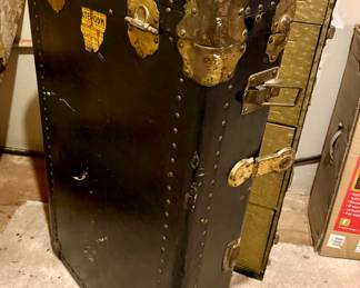 1920's Besbit Steamer Trunk - perfect condition