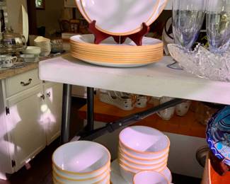 Yellow and white, Infinia Corelle, 28 pieces,  