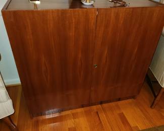 MCM pullout desk