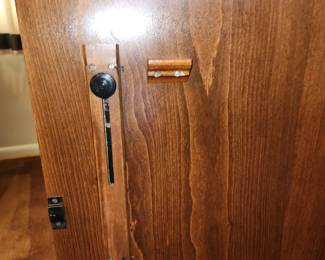 MCM pullout desk (floor pegs)