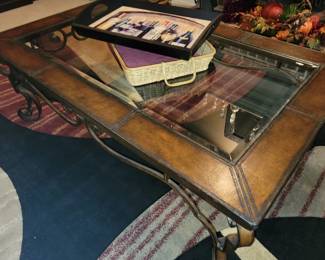 Glass/wood cocktail table