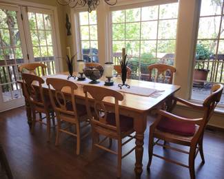 Pottery Barn Pine farmhouse table & 8 chairs