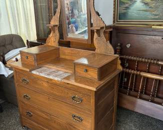 Vintage Dresser Nedds a little work.