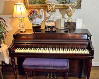 Wurlitzer: Vintage Piano and Bench: Come and Play some music for all to enjoy...