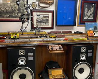 Realistic Optimus-1000 speakers