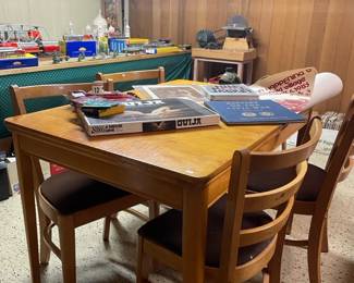 Table and 4 chairs dining set