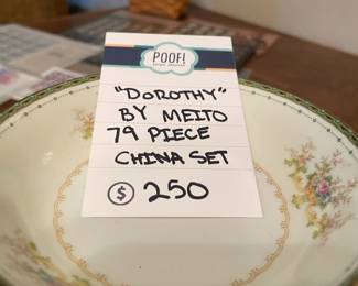 Dorthy by Meito 79 piece china set