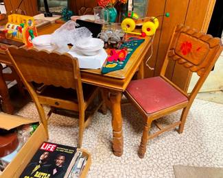 Awesome table with four matching chairs