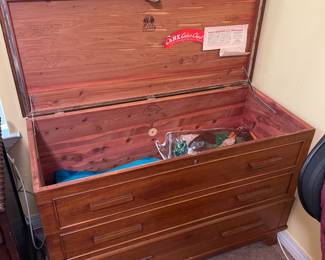 Lane deep cedar chest with pull out drawer. Needs latch repaired.