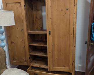 Wardrobe cabinet 