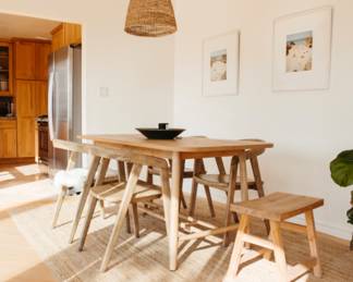 68x32 dinning table and six curve back chairs
$400 OBO for the set