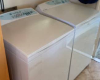 Fisher & Paykel Side-by-side top loading washer and dryer. 120v Gas dryer.
Used in great condition condition
Asking $400 or best offer