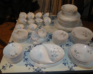 Now this Mid Century Modern China collection is outstanding