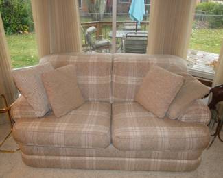 Perfect loveseat, for any room, and in great condition, just in time for the holidays too