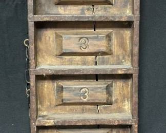 Antique Tijolos Wood Form