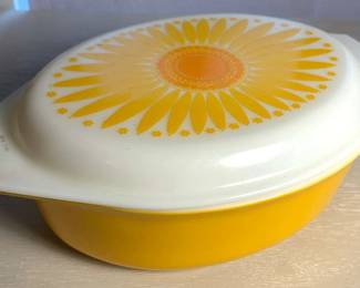 Vintage Pyrex 2.5 Qt. Sunflower Casserole Dish With Lid