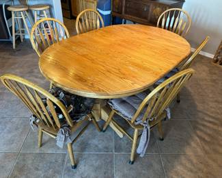 breakfast table and chairs