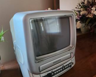Neat older tv w VCR