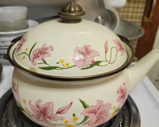 Enamel tea pot 