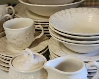 Metlox Embossed dinnerware set