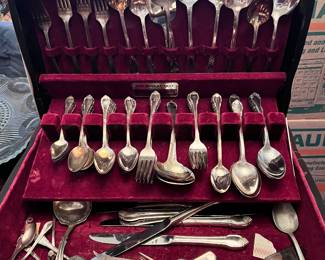 1847 Rogers Bros. Remembrance Flatware