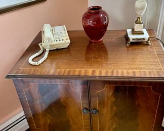 MAHOGANY SIDE STAND, MARBLE AND BRASS LAMP WITH ART POTTERY