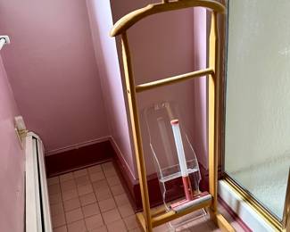 FREE STANDING MENS VALET 