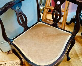 VICTORIAN CORNER CHAIR