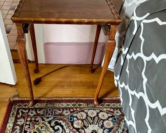 NICE END STANDS AND BEAUTIFUL RUGS