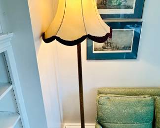 WOODEN FLOOR LAMP