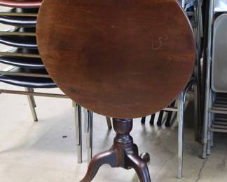 Early Mahogany Tilt Top
