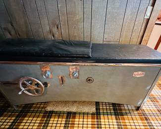 Vintage Spinalator table in good working order