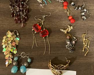 Costume Jewelry Earings