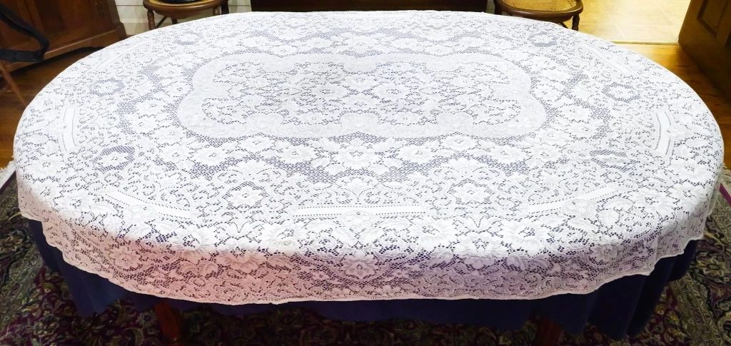 1 - Oval Lace Table Linen approx 70 x 85