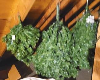 1209x - Christmas Tree You are buying a used as-is electric/electronic item. We do not guarantee all components are present, and if it is not expressly stated, it is untested.
