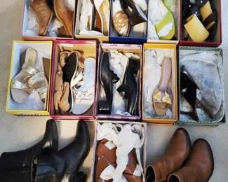 1064 - Group Ladies Shoes, mostly 7 & 7.5
